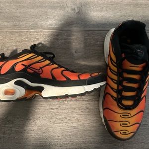 Nike air max 6.5 youth orange and black